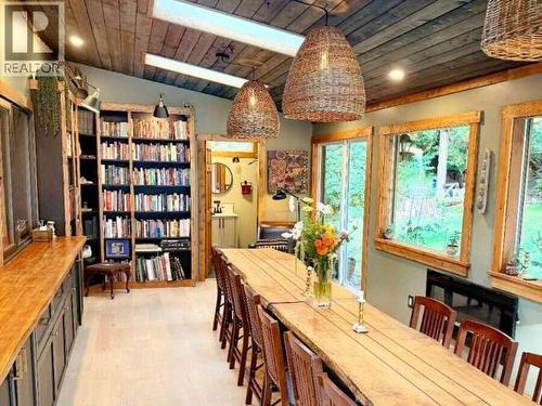 9340 Malaspina Rd, Powell River, BC 