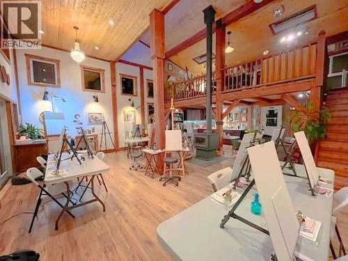 9340 Malaspina Rd, Powell River, BC 