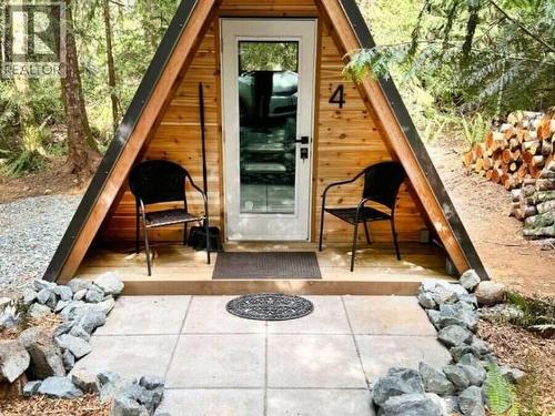 9340 Malaspina Rd, Powell River, BC 
