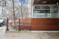 211 - 66 PORTLAND STREET Toronto, ON M5V 2M6