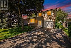 32 FARMINGTON DRIVE  Brampton, ON L6W 2V2