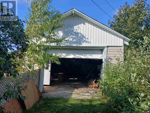 20 Gillanders Rd, Elliot Lake, ON 