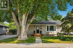 2417 YORK AVENUE  Saskatoon, SK S7J 1J4
