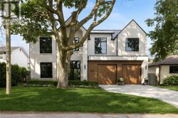 203 WEYBOURNE Road Oakville, ON L6K 2T7