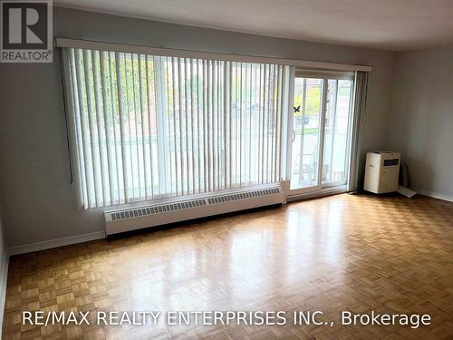 3 - 54 RABBIT LANE , Toronto, Ontario M9B 5S7 4