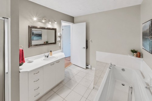 Bathroom - 301-1583 Rue Édith, Québec (Charlesbourg), QC 