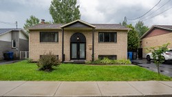 3515 Rue du Collège  Longueuil (Saint-Hubert), QC J3Y 5R9