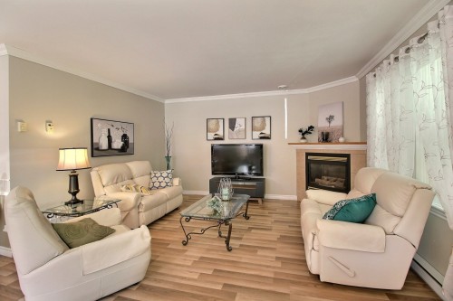 Salon - 1124 Rue Champlain, Magog, QC 