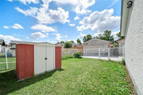 276 Margate Rd, Winnipeg, MB 