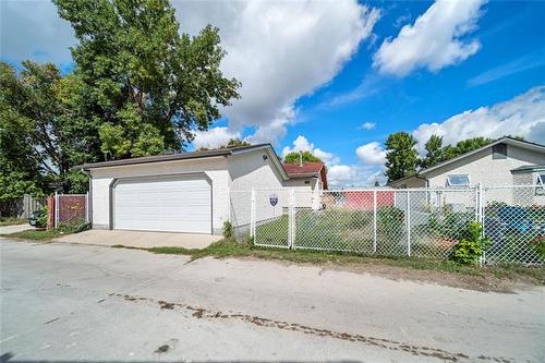 276 Margate Rd, Winnipeg, MB 