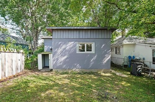 42 Curtis St, Winnipeg, MB 