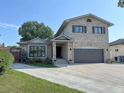 14 Castlebury CRT  Winnipeg, MB R3P 1J7