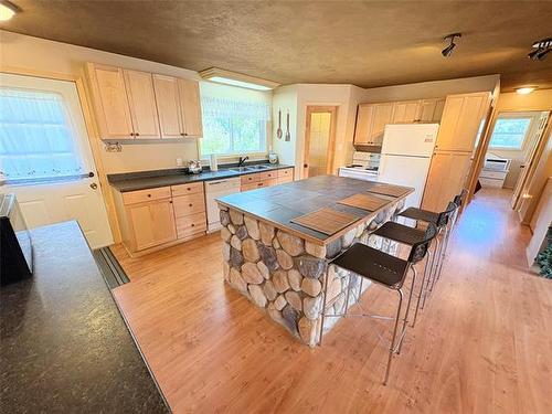 90 Shoreline Dr, Alexander, MB 