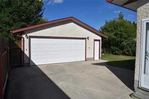 42 Siddall Cr, Winnipeg, MB 