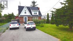 520 CROMWELL AVENUE Oshawa, ON L1J 4V4