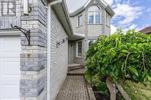 62 SUMMERSET DRIVE , Barrie, Ontario L4N 6G5 3