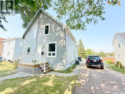 325 3Rd Avenue S, Weyburn, SK 
