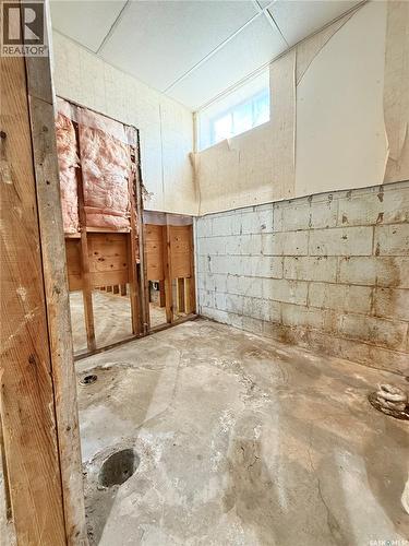 325 3Rd Avenue S, Weyburn, SK 