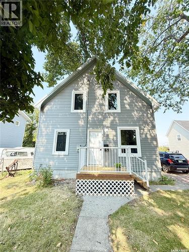 325 3Rd Avenue S, Weyburn, SK 