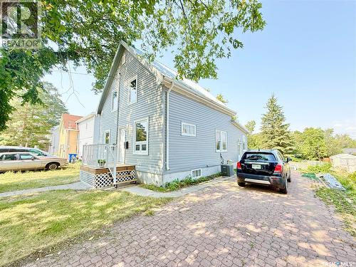 325 3Rd Avenue S, Weyburn, SK 