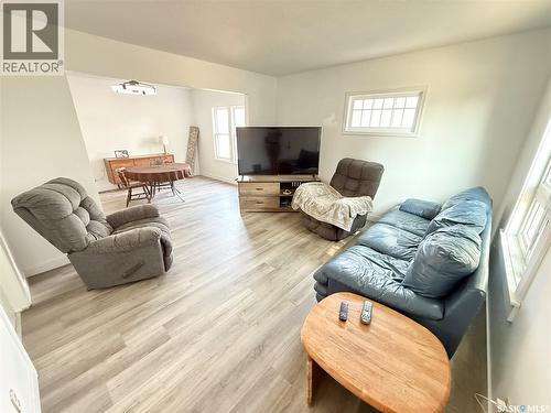 325 3Rd Avenue S, Weyburn, SK 