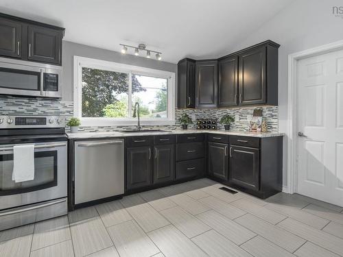 25 Dumbarton Avenue, Dartmouth, NS 