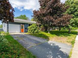 25 Dumbarton Avenue  Dartmouth, NS B2X 1Z8