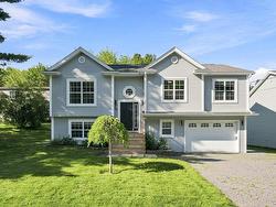 20 Lakeland Street  Beaver Bank, NS B4G 1A5