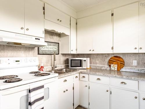 19 Spruce Lane, Hebron, NS 