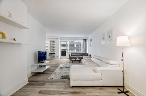 Salon - 501-3445 Rue Drummond, Montréal (Ville-Marie), QC 