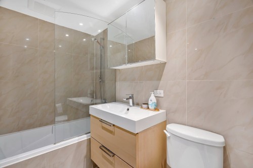 Salle de bains - 501-3445 Rue Drummond, Montréal (Ville-Marie), QC 