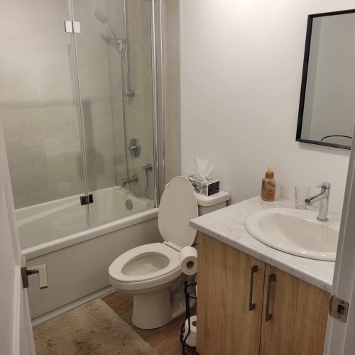 Salle de bains - 103-1360 Rue Principale, Saint-Roch-De-L'Achigan, QC 