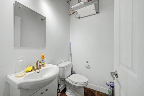 Powder room - 130-268 Boul. Pierre-Boursier, Châteauguay, QC 