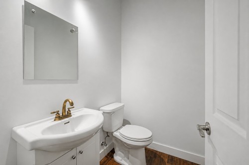 Powder room - 130-268 Boul. Pierre-Boursier, Châteauguay, QC 