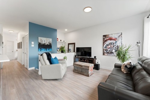 Salon - 559 Rue Des Écoliers, Granby, QC 