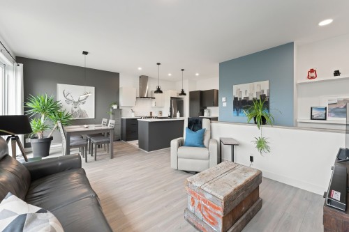 Salon - 559 Rue Des Écoliers, Granby, QC 
