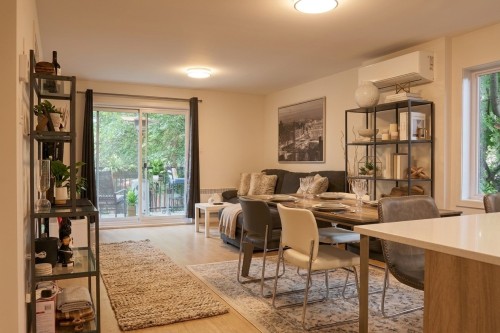 Salon - 40 10E Avenue, Deux-Montagnes, QC 