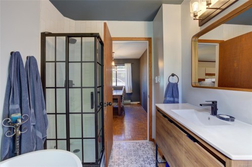 10545 Cypress Rd, Youbou, BC 