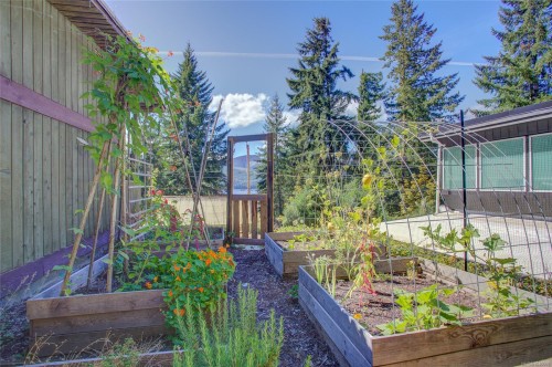 10545 Cypress Rd, Youbou, BC 