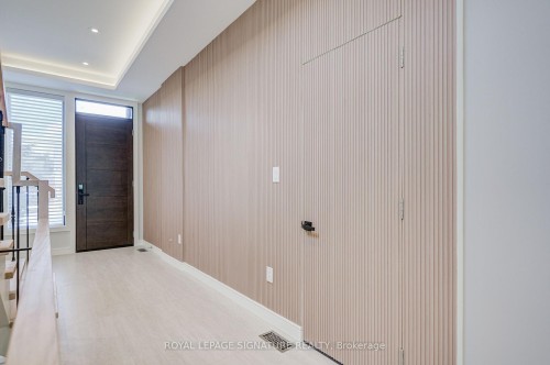 876 Atwater Avenue, Mississauga, ON 