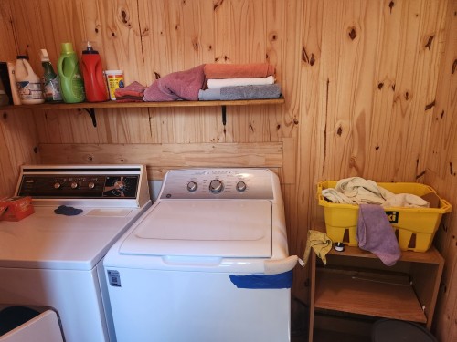 Salle de lavage - 102 Ch. Hart, Val-Des-Bois, QC 
