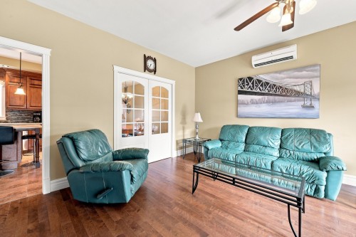 Salon - 85 Rue Plamondon, Saint-Pie, QC 