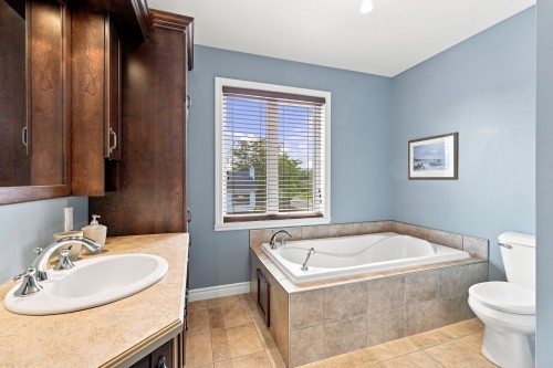 Salle de bains - 85 Rue Plamondon, Saint-Pie, QC 