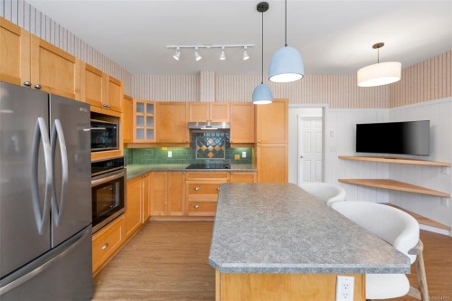 #13-2235 Harbour Rd, Sidney, BC 