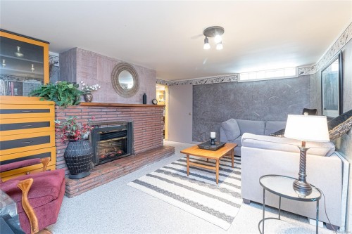 610 Kent Rd, Saanich, BC 