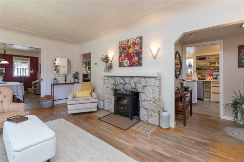 610 Kent Rd, Saanich, BC 
