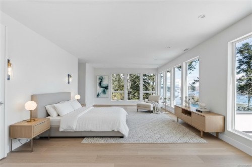 2464 Tryon Rd, North Saanich, BC 