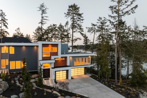 2464 Tryon Rd, North Saanich, BC 
