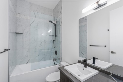 2464 Tryon Rd, North Saanich, BC 