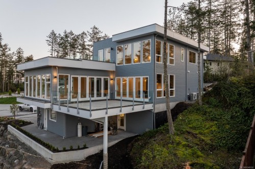 2464 Tryon Rd, North Saanich, BC 